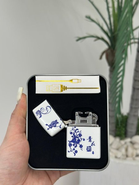 قداحة شبابيه أبيض مع ورد